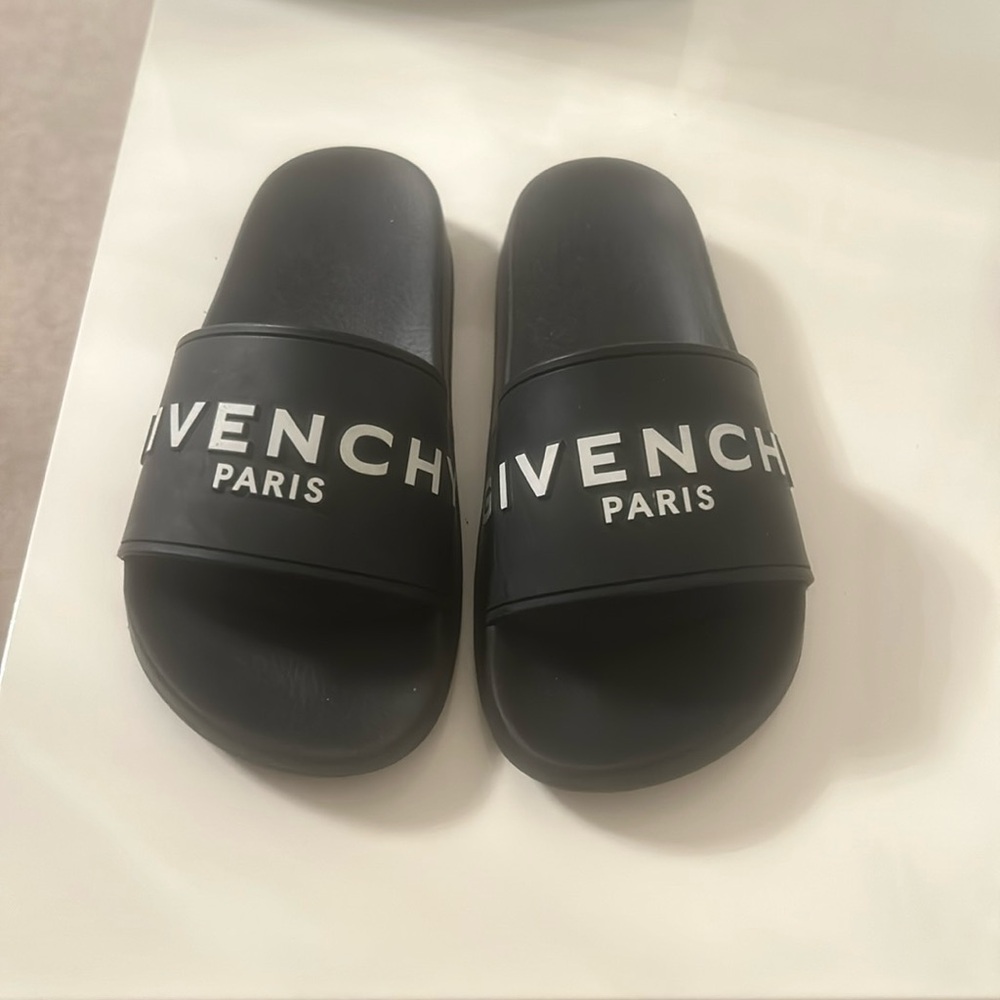 Brand news slides super comfortable